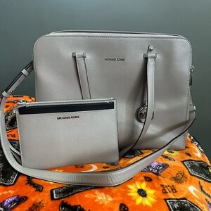 Michael Kors Large Houston Satchel w/wristlet